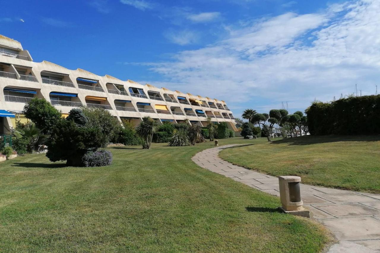 40M With Terrace In A Residence With Pool Le Grau-du-Roi Bagian luar foto